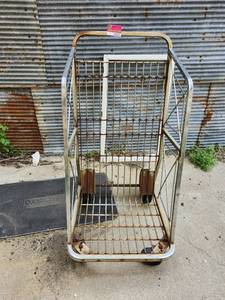 lot 44523 image: Vintage Rolling Carry Out Cart