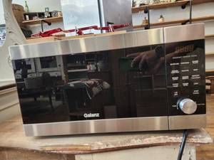 lot 44504 image: Galanz Microwave Model GSWWD11S1S10