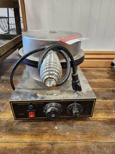 lot 44519 image: Cone Baker Model XC-XG-1, Waffle Cone Maker