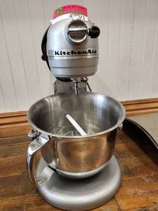 lot 44521 image: KitchenAid Profesional HD Mixer 6qt Model KG25H0XMC
