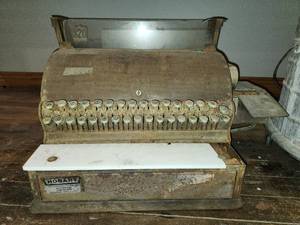 lot 44549 image: Antique Cash Register