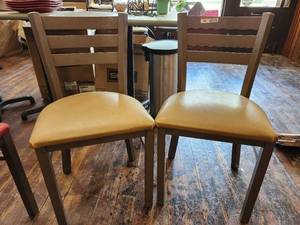 lot 44579 image: Lot Of 5 Tan And Brown Chairs