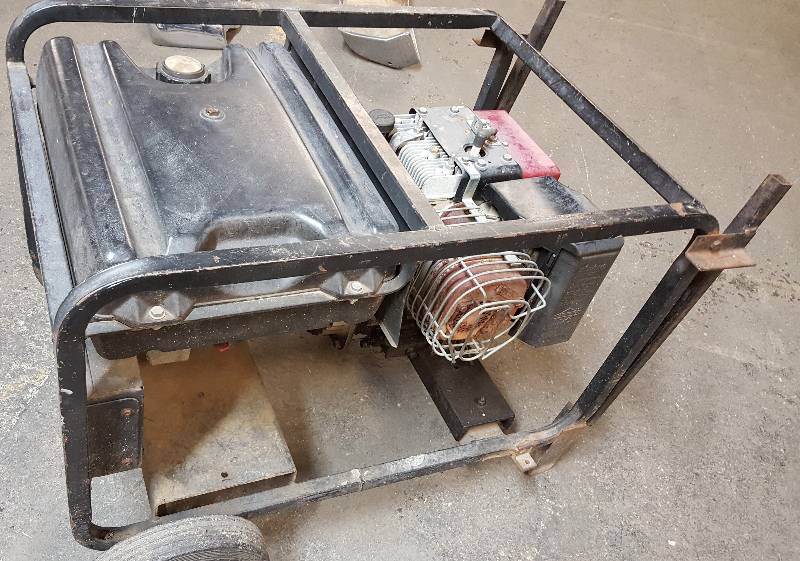 lot 5577 image: Recoil Gasoline Portable Generator, 5000 Rated Watts, 9630 Surge Watts, 120240VAC