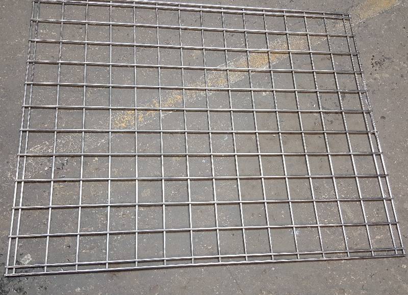 lot 5582 image: 35 X 44 Chrome display grid for your store front or garage storage