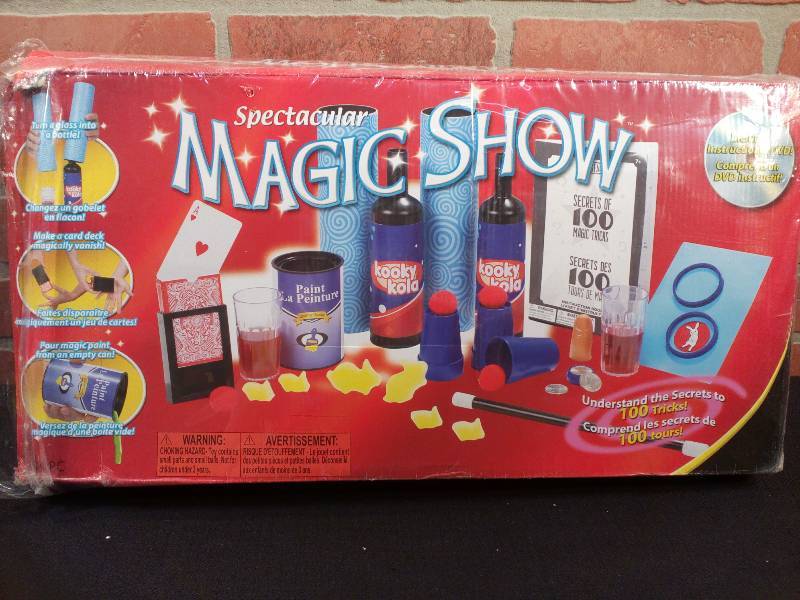 lot 3 image: Spectacular Magic Show Kit