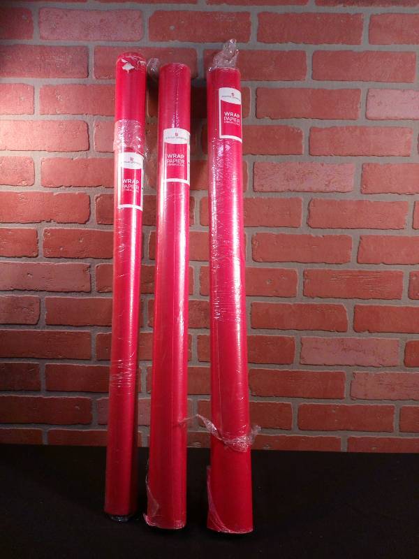 lot 25 image: American Greeting Red Wrapping Paper