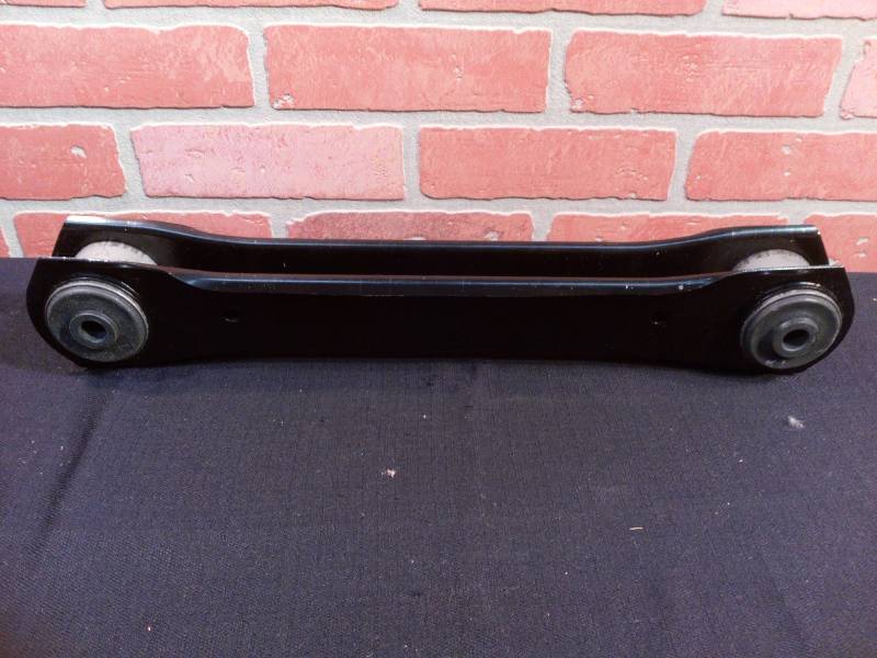 lot 31 image: Front Lower Control Arm LH Driver Side Or RH Passenger Side 97-06 Wrangler