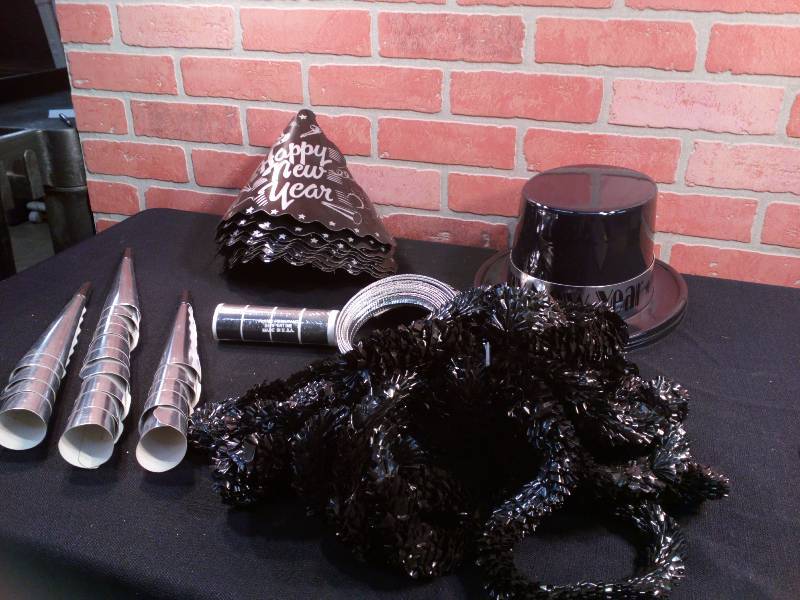 lot 75 image: Happy New Years Party Set