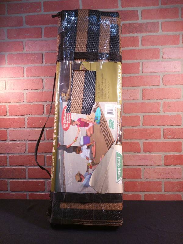 lot 122 image: IndoorOutdoor 9 x 12 Reversible Patio Mat