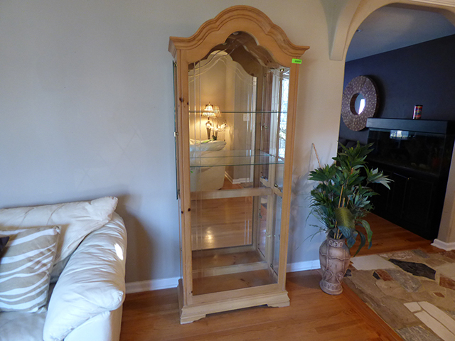 lot 1018 image: Imported Lit 3 Lights, 2 shelves Curo Cabinet w touch control for lights 30x15x81
