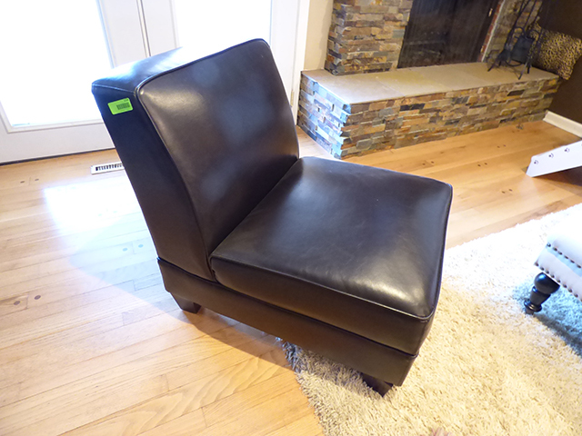 lot 1024 image: Imported Brown Leather Chair 31H 26W