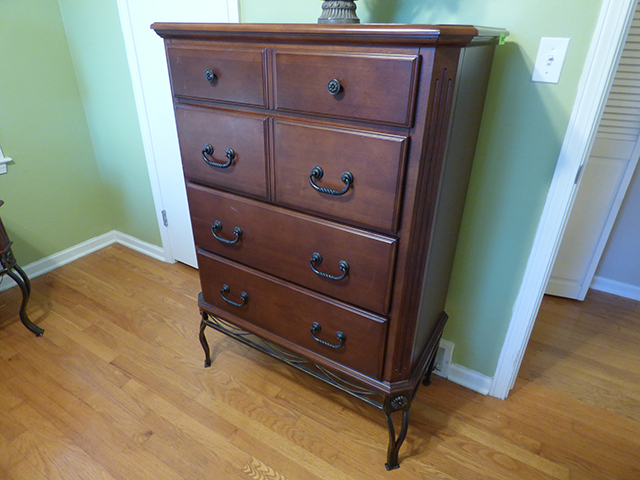 lot 1042 image: Imported Mahagony 4 Drawer Chest 36 W 19  52 H w metal base