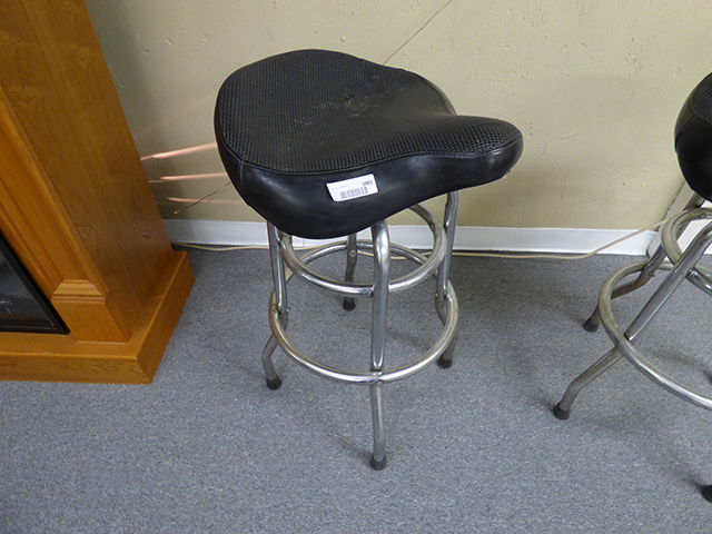 lot 1061 image: Swivel Harley Barstool with Chrome Base 30H