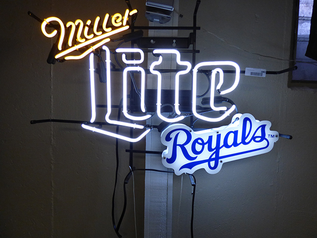 lot 1063 image: Collectors Royals Neon Sign