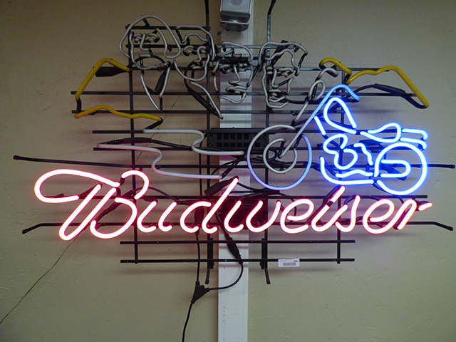 lot 1067 image: Round Budweiser Rushmore Neon Sign, Very Rare small short in top light very easy fix.