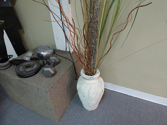 lot 1076 image: Ceramic Pot with Greenery