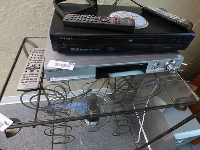 lot 1078 image: Panasonic Surround Sound with Subwoofer Center Speaker Sounds Great 5.1 Surround
