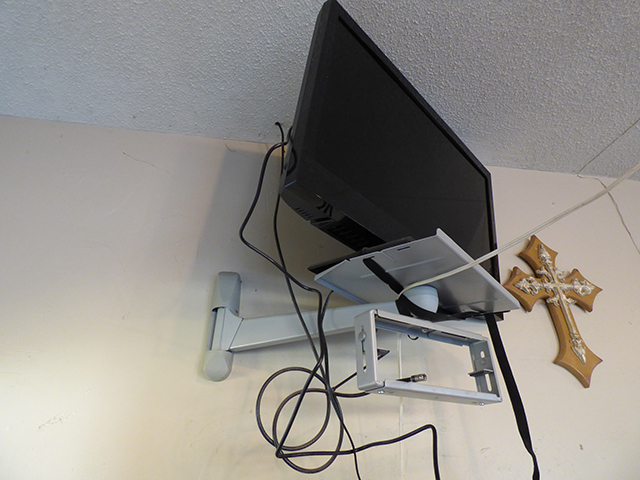 lot 1107 image: Emerson TV 30 Works Great with Remote