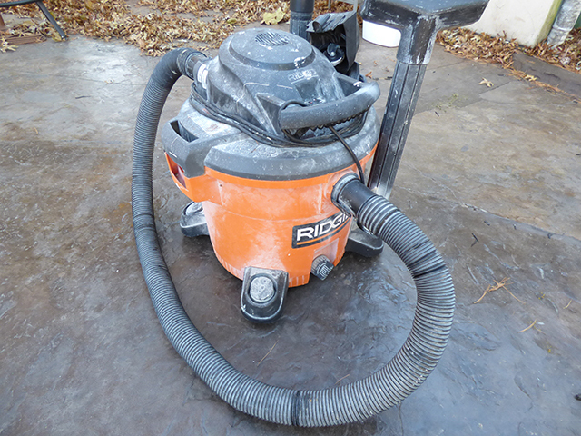 lot 1117 image: Ridgid Shop Vac with Caster and Hose with Attachments