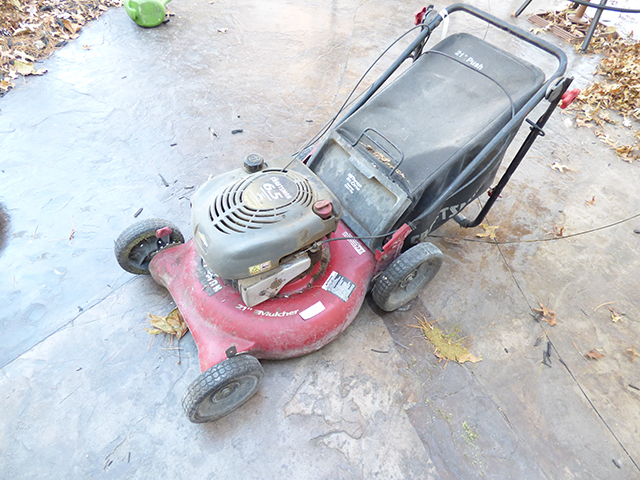 lot 1118 image: Craftsman Mower with Bag 27 Mulcher 6.5