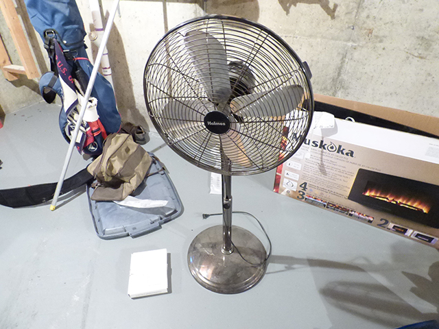 lot 1121 image: Osculating Floor Fan
