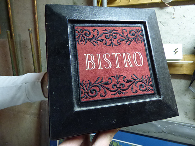 lot 1137 image: Bistro Decorator Box