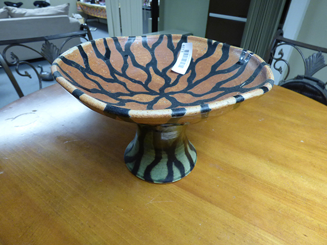 lot 1139 image: Handmade Ceramic Bowl