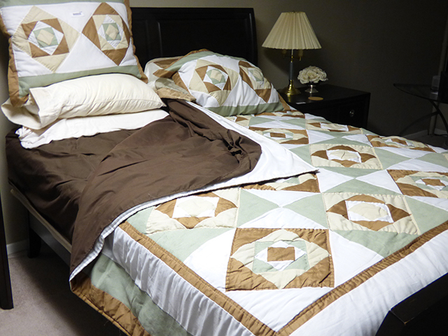 lot 1158 image: Queen Size Bedding Set with 2 Shams  Sheets