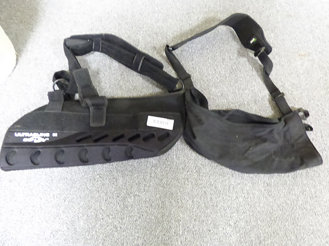 lot 1161 image: 2 Ultrasling Donjoy - Medical slings