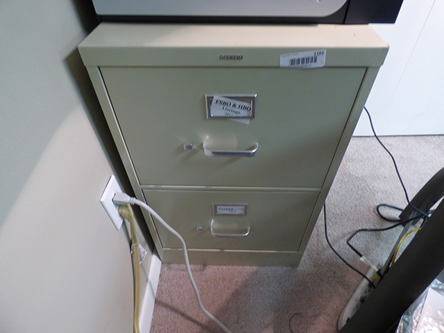 lot 1181 image: 2 Drawer File Cabinet 18w x 25d x 29h