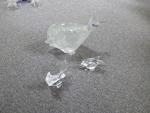 lot 1184 image: 3 Piece Imported Handblown Fish Set