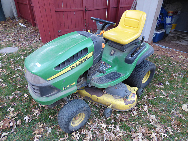 lot 1192 image: Bought New John Deere Tractor LA145 - 48 Cut Bought New Battery & Belts.