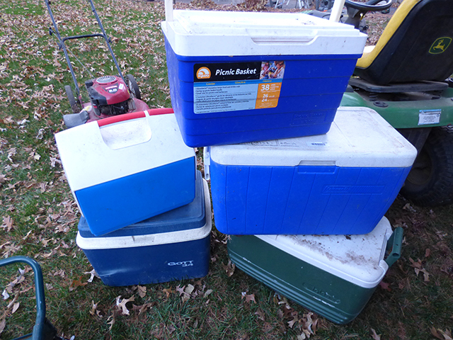 lot 1196 image: 5 Assorted Coolers