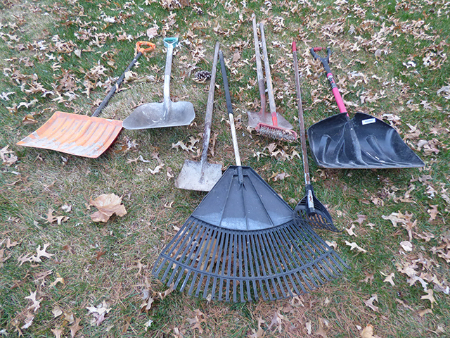 lot 1198 image: Misc. Shovels and Rakes