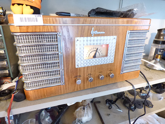 lot 1199 image: Vintage Radio with CD Player works great.