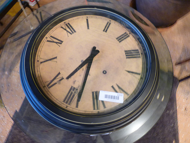 lot 1211 image: Battery Operated Deco Clock