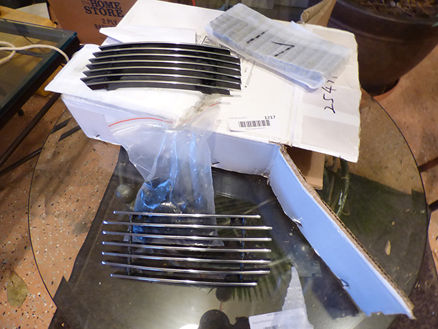 lot 1217 image: New 2005 Jeep Cherokee Front Grill Kit