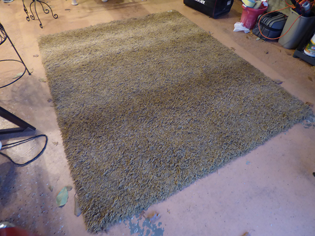 lot 1218 image: Area rug 90L X 78 W