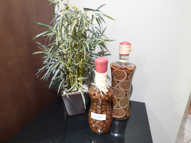 lot 1221 image: Deco Group of Olives, Palm, and Orange Slices