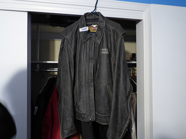 lot 1239 image: Mens Vintage Harley Davidson Leather Jacket with Fringe 2XL - great condition
