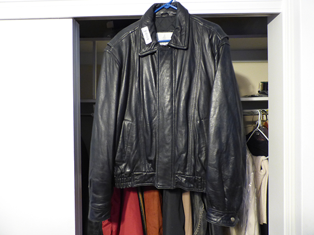 lot 1243 image: Mens London Fog Black Leather Jacket - large