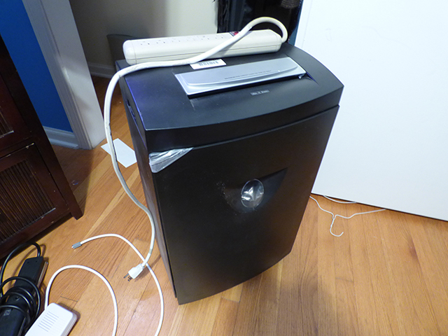 lot 1249 image: Arora AS1532X Paper Shredder - Credit Card with Reverse  15w x 10d x 24h  extra bags