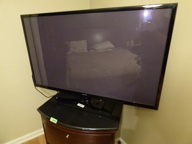 lot 1250 image: Samsung 51 720 P Plasma TV with Stand and Bracket & remote