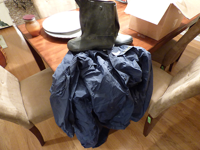 lot 1278 image: New Large Columbia Rain suit with hood & pants & boots.