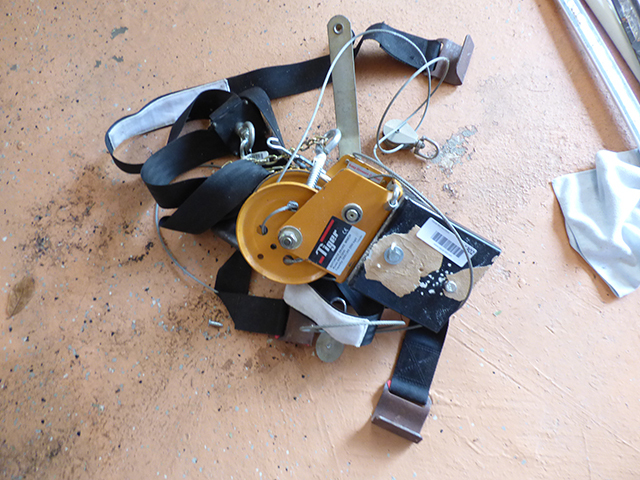 lot 1302 image: Ceiling mount overhead wench for Removable Tops with 3 Hooks