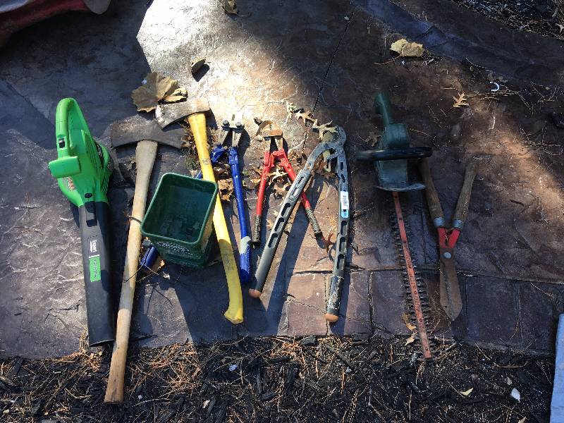 lot 1187 image: 4 Piece 2 Bolt Cutters, 1 - Ratchet Drive, Hedge Trimmers, 2 Axes, Electric Blower