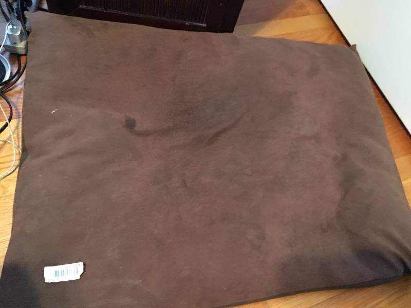 lot 1261 image: New pet bed suede leather 34 L 26 W