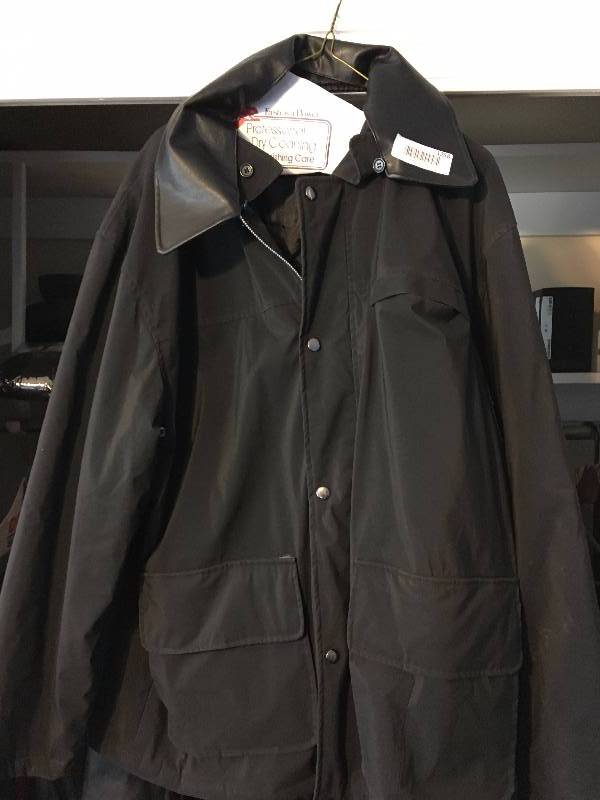 lot 1258 image: Mens Black 26 International Insulated Jacket - large
