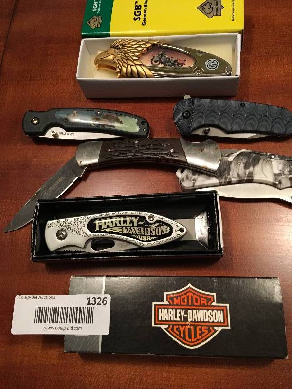 lot 1326 image: Collection of quality Knifes including Harley New in Box Nice.