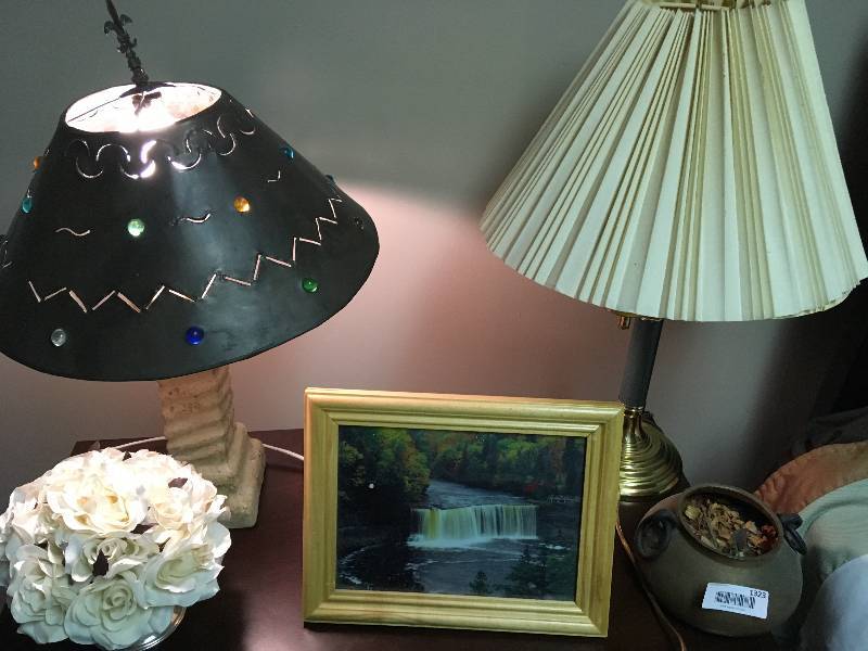lot 1323 image: 3 decorator Lamps & Brass pot